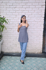 Load image into Gallery viewer, Black & White Sleeveless Printed Square Neck Tunic Top