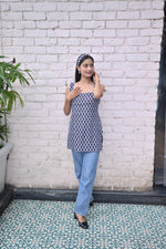 Load image into Gallery viewer, Black & White Sleeveless Printed Square Neck Tunic Top