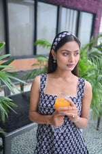 Load image into Gallery viewer, Black & White Sleeveless Printed Square Neck Tunic Top