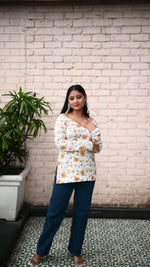 Load image into Gallery viewer, Elegant White V-Neck Floral Print Full-Sleeve Casual Top