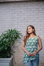 Load image into Gallery viewer, Green Floral Printed Sleeveless Spaghetti Strap Top Perfect for a Relaxed Occasion