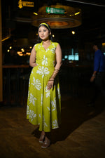 Load image into Gallery viewer, Lime Green Butterfly Print Sleeveless Midi Dress with V-Neckline with Scraf
