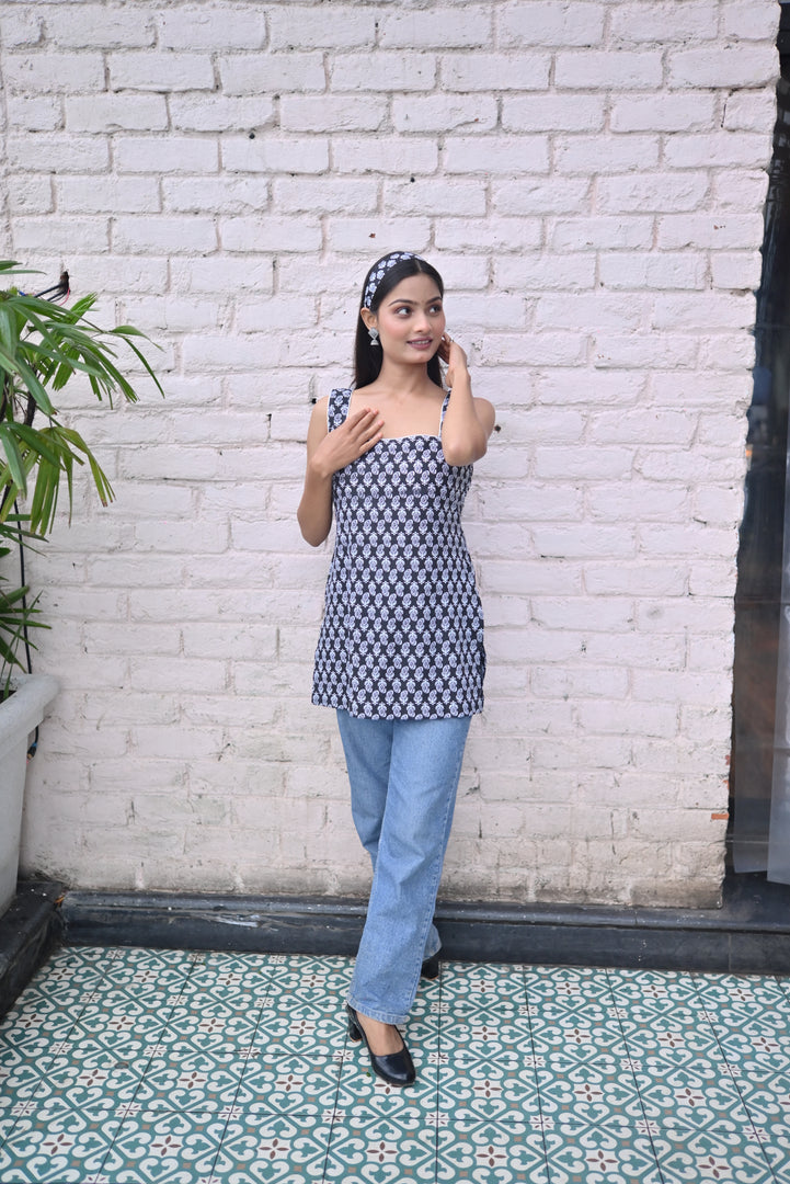 Black & White Sleeveless Printed Square Neck Tunic Top