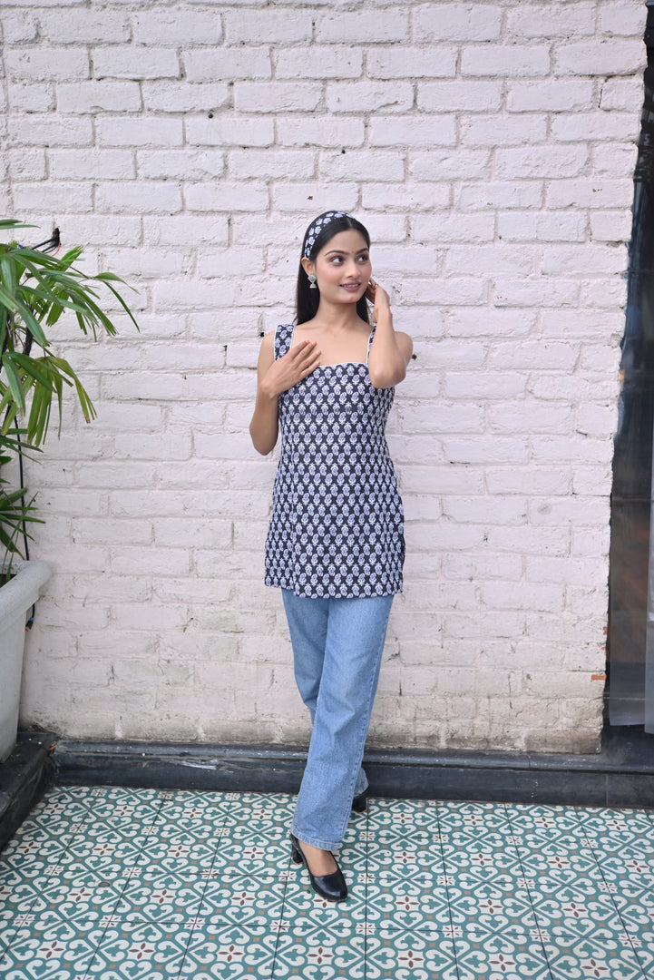 Black & White Sleeveless Printed Square Neck Tunic Top