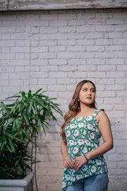 Green Floral Printed Sleeveless Spaghetti Strap Top Perfect for a Relaxed Occasion