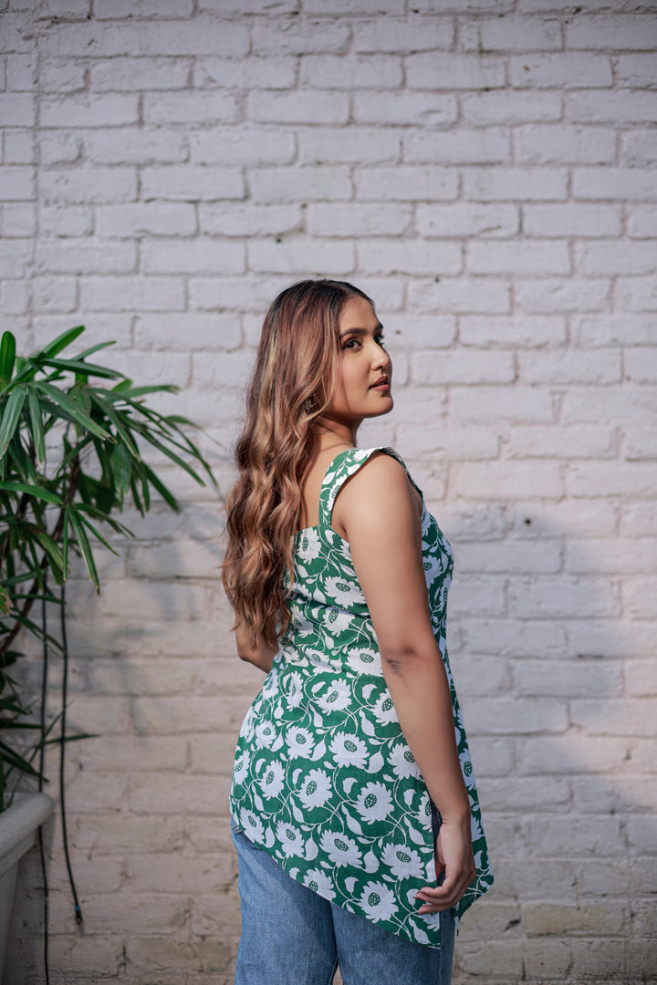 Green Floral Printed Sleeveless Spaghetti Strap Top Perfect for a Relaxed Occasion