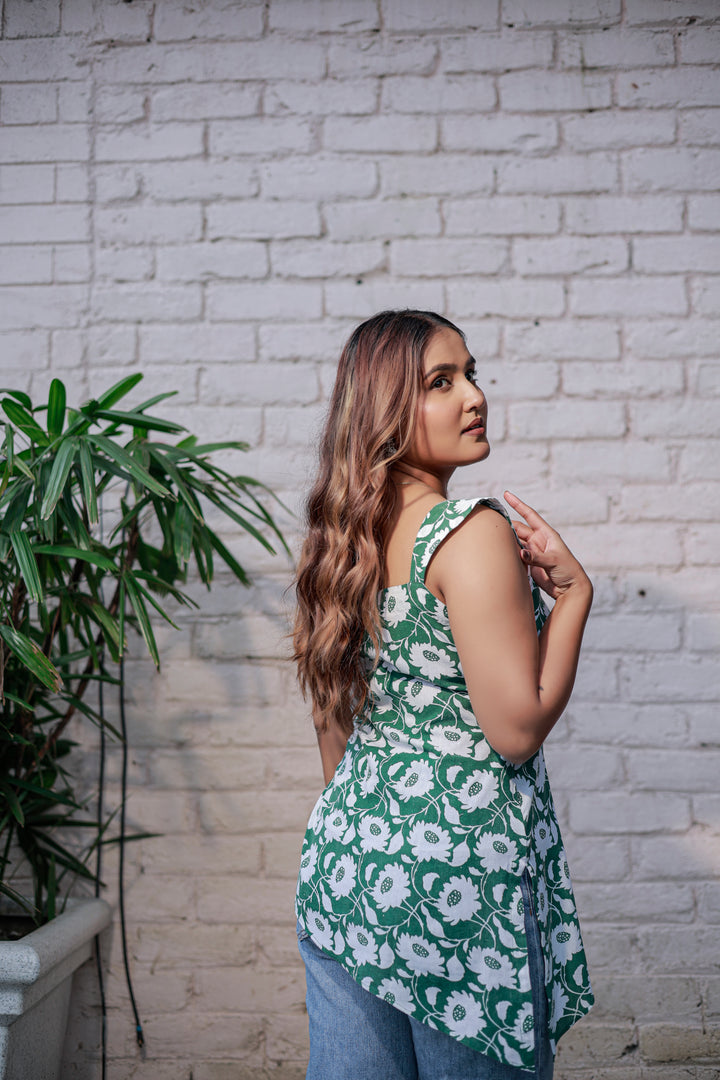 Green Floral Printed Sleeveless Spaghetti Strap Top Perfect for a Relaxed Occasion
